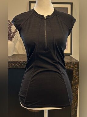 ⭐️3/$20 Athleta Black Zip Pacifica Illume UPF 50+ Rashguard |Size XS